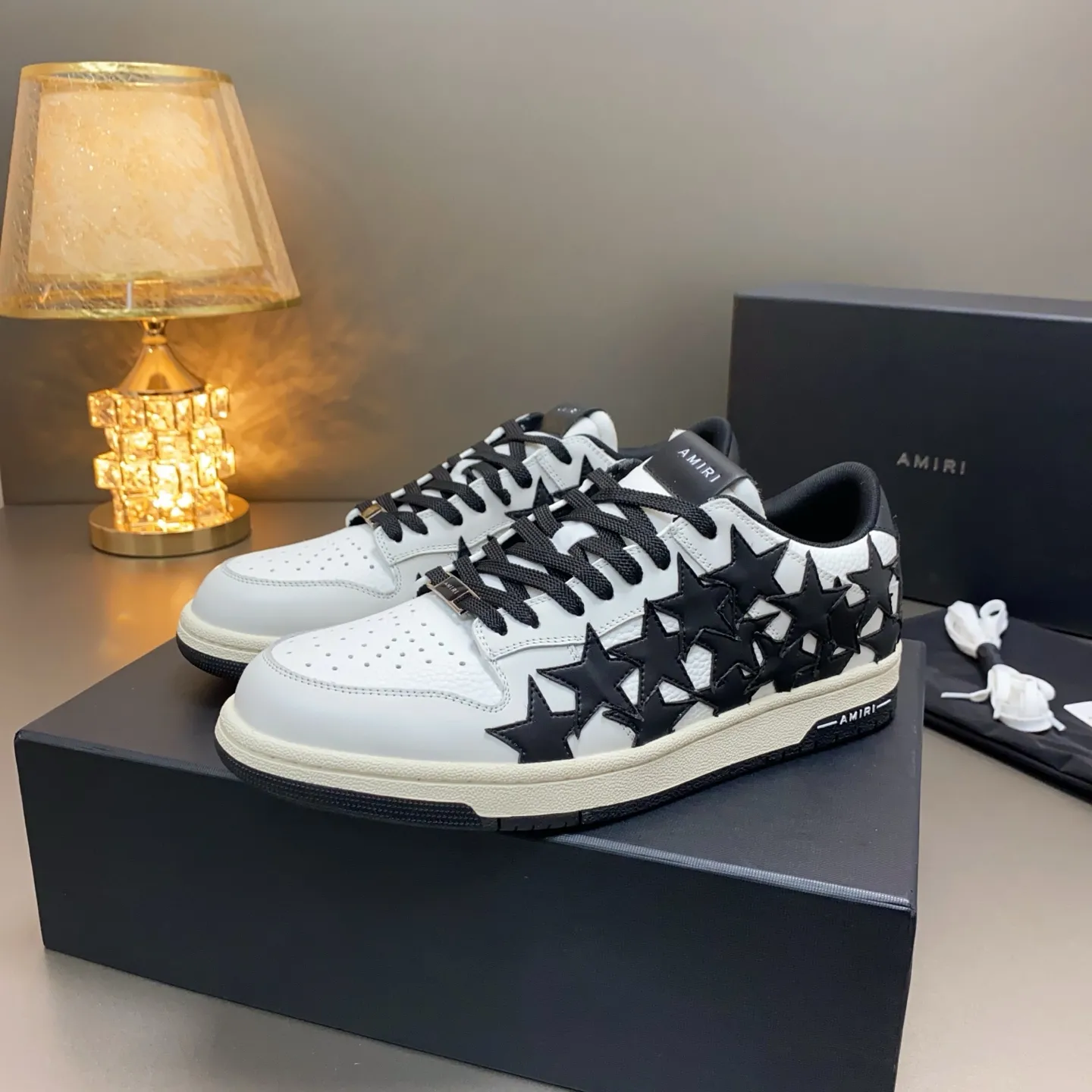 p620🐮🐮AMIRI 💧🌳Couple model💎 The latest The Pacific series Couple model Bone Star Casual sneakers Skateboard shoes ✔️ AMIRI's Pacific shoes are a sneaker that combines luxury and street style. Many celebrities and Internet celebrities have the same style. Its design and workmanship are very elegant. Made of high-grade cow leather, soft to the touch and highly durable 💘💍Fabric: Original customized imported first-layer cowhide 💘💍Inner lining: Original customized breathable mesh lining 💘💍Feet: Original injection molded one-piece, comfortable and wear-resistant without tiring the feet 💘💍Outsole: Original 1:1 molded three-color sole Original outsole 💘💍Sole thickness: 3CM 💘💍Size: Female 35-40 Male 39-46 💘💍price; top version 💦Special remarks Remark: (Female size 34 40. Men’s size 38 45 46 is customized and cannot be returned or exchanged) Please note when placing an order! Thank you🤝🤝